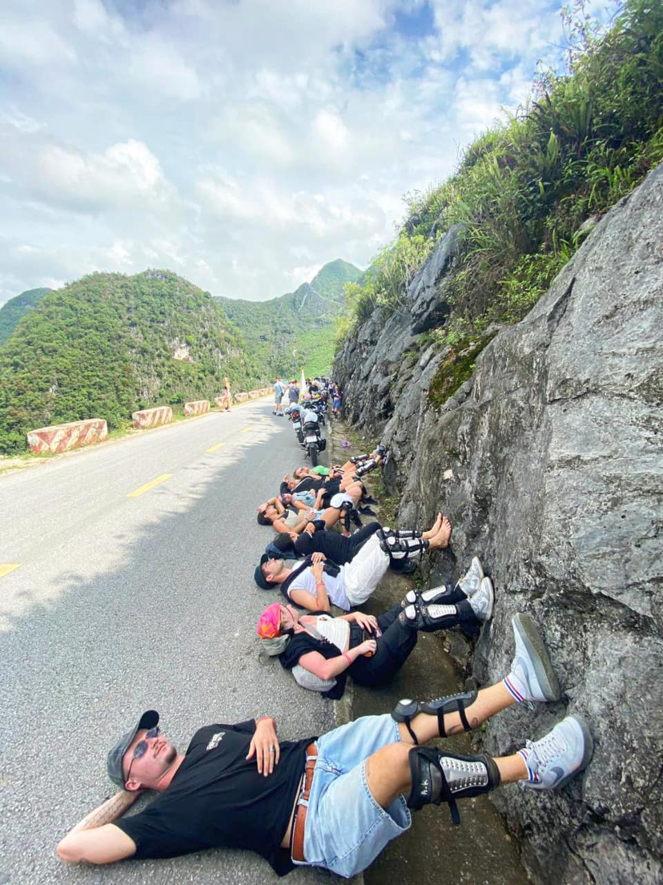 Lazy Cat Homestay - Motorbikes Rental & Tours Ha Giang Bagian luar foto